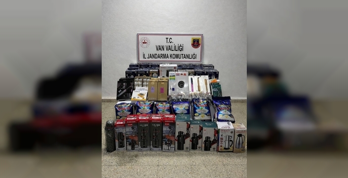 Van'da nefes kesen operasyon: Kaçak sigara ve eşyalara el konuldu!
