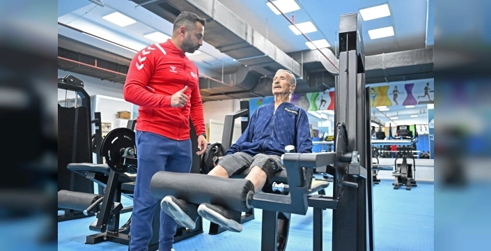 86 yaşındaki 'süper dede' spor tutkusu ile gençlere örnek oluyor