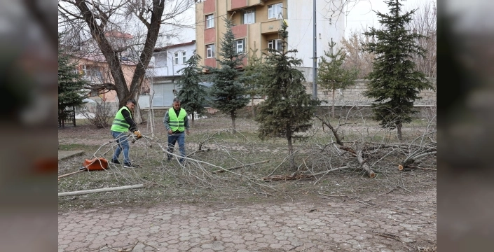 Ağrı'da park ve yeşil alanlar için yenileme seferberliği