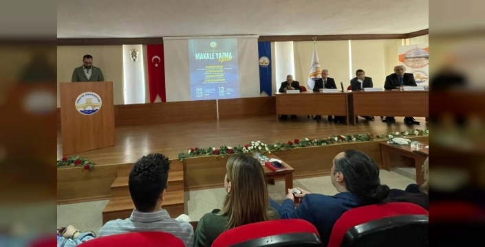 Akademisyenler bilimsel yayıncılık sırlarını Keşan'da masaya yatırdı