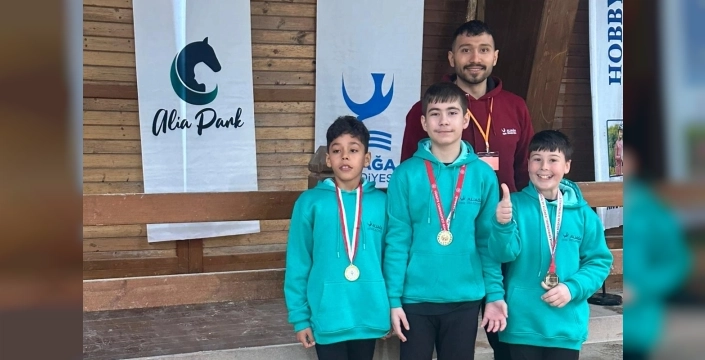 Aliağa'nın özel sporcularından çifte şampiyonluk başarısı