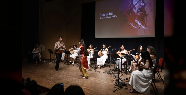 Antalya'da 'Kadın Kadına Türküler' konseri büyük ilgi gördü