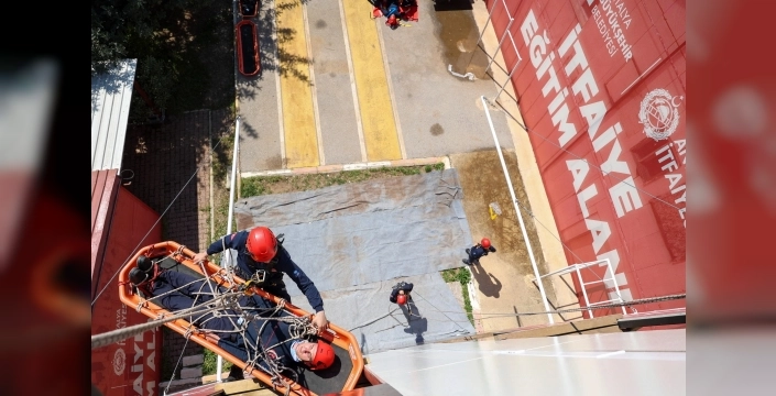 Antalya itfaiyesinin yeni erleri göreve başladı