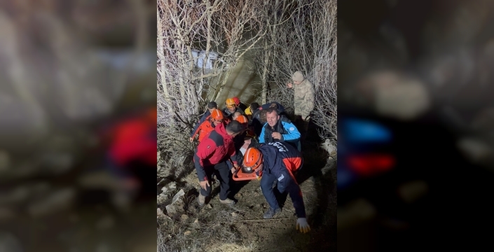 Aras Nehri'nde mucize kurtuluş: Sürüklenen araçtan sağ çıktı!