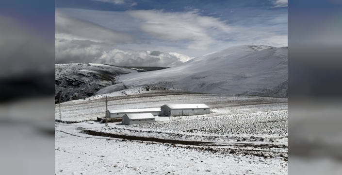 Ardahan'ın zirveleri beyaza büründü, kar yağışı sürüyor