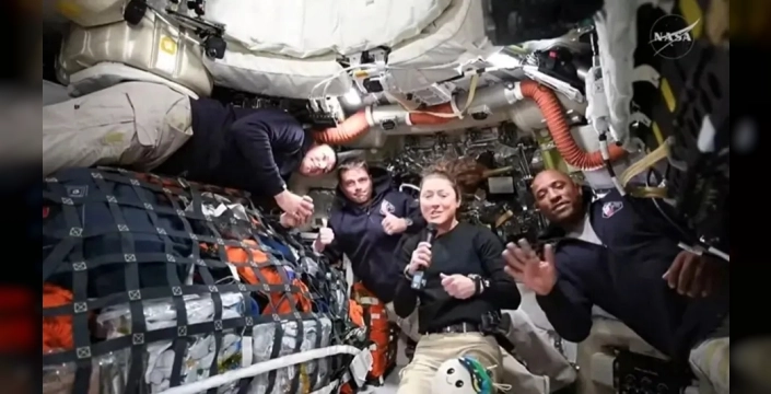 Artemis 2, insanlı uzay uçuşları rekorunu kırarak Ay'a ulaştı