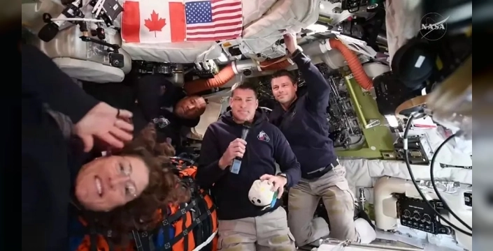 Ay yolculuğunda yaşam: Astronotlar uzayda kamp deneyimi yaşıyor