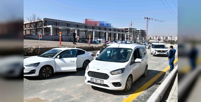 Bağdat Caddesi'nde trafik akışı hızlandı: Yeni duraklama cebi uygulaması