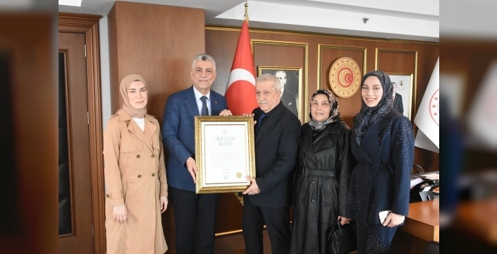 Bakan Bolat'tan esnafa örnek davranış ödülü: