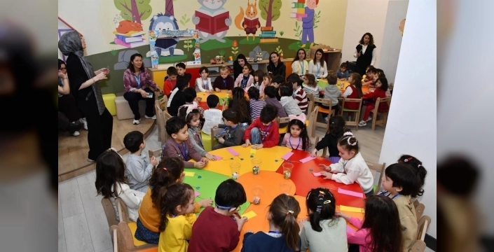 Balıkesir kütüphanelerinde kitapların büyülü dünyası canlandı, minikler ve yetişkinler akın etti!