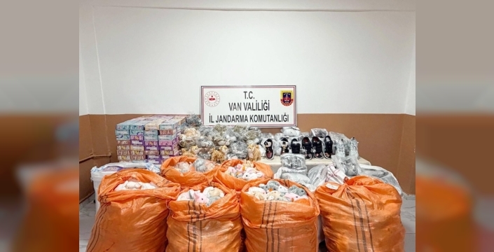 Başkale'de kaçak eşya operasyonu: İki kişi gözaltında