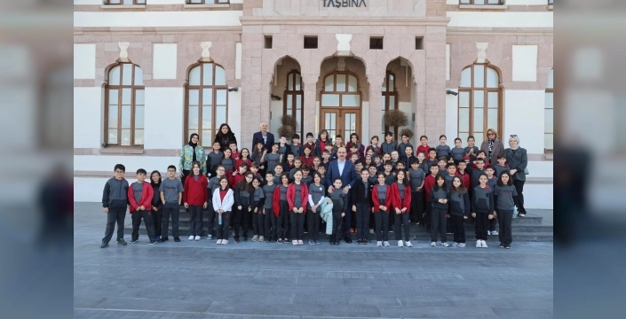 Başkan Altay, Taş Bina'da geleceğin teminatı miniklerle buluştu