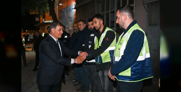 Başkanlardan gece mesaisi: Asfalt, baklava ve moral