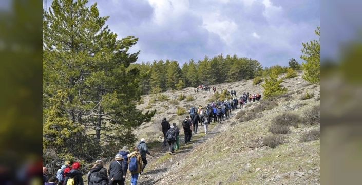 Başkentliler Kızılcahamam'da doğayla iç içe, keyifli bir yürüyüşle stres attı