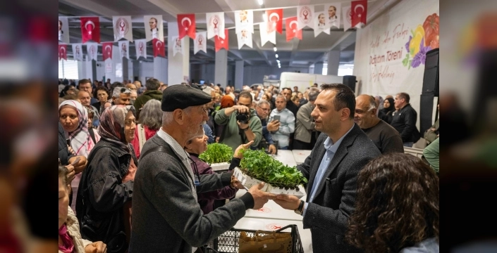 Bornova'da üretkenlik rüzgarı: Binlerce fide toprakla buluştu