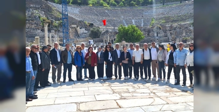 Bornova Muhtarlar Akademisi'nde anlamlı final ve motivasyon gezisi