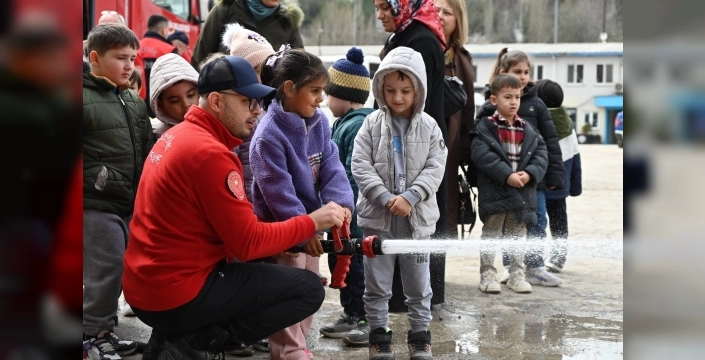 Bozüyük itfaiyesinden miniklere 'yangın güvenliği' dersi