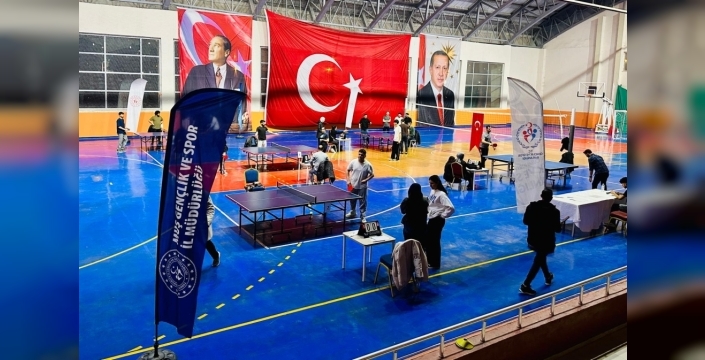 Bulanık'ta nefes kesen masa tenisi turnuvası start aldı!
