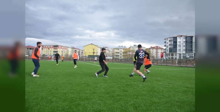 Bulanık'ta Polis Haftası coşkusu: Futbol sahasında dostluk maçı!