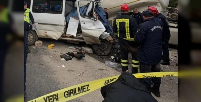 Burdur'da korkunç kaza: 7 kişi hayatını kaybetti, 3 yaralı