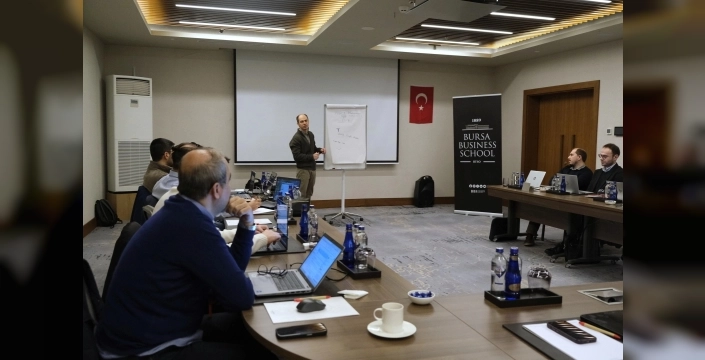 Bursa Business School, iş dünyasına yapay zeka eğitimi sunuyor
