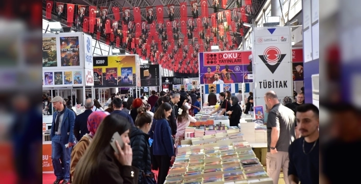 Bursa'da kitap rüzgarı: 23. Kitap Fuarı kapılarını araladı, 500'den fazla yazar okurlarla buluşuyor!