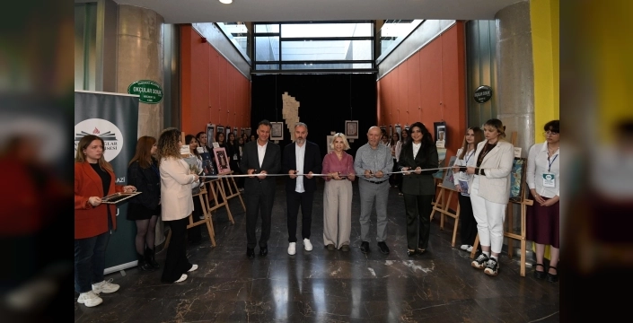 Bursa'nın Fethinin 700. Yılına Özel, Öğrencilerden Edebiyat ve Sanatı Buluşturan Sergi Açıldı