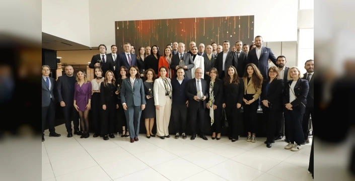 Bursa tekstilcileri zorlu 2025'te parladı: İhracatın devleri ödüllendirildi