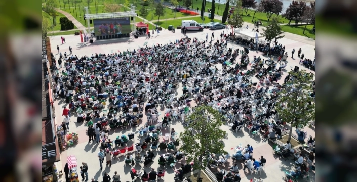 Bursaspor'dan şampiyonluk kutlaması: Şehir dev ekranlarda coştu!