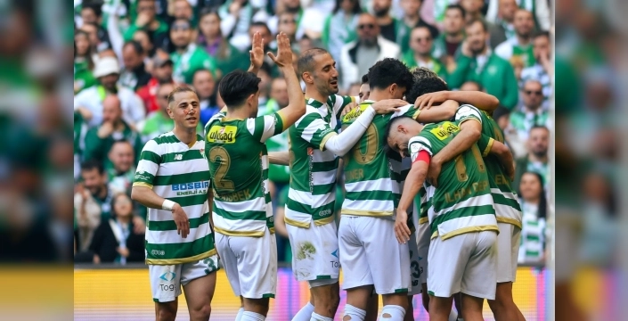 Bursaspor, Somaspor'u 5-1 yenerek 1. Lig'e yükseldi