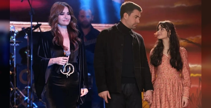 Çirkin dizisinde Derya Bedavacı'dan unutulmaz performans