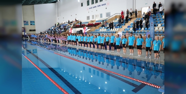 Cumhurbaşkanlığı Kupası paletli yüzme şampiyonası Elazığ'da devam ediyor