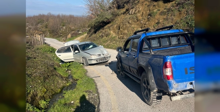 Düzce'de iki aracın çarpıştığı kazada 3 kişi yaralandı