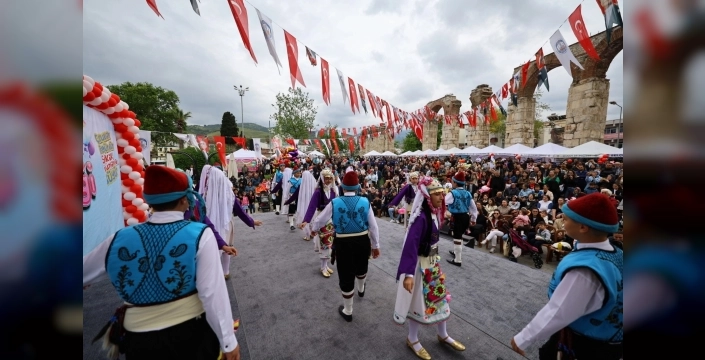 Efes Selçuk’ta çocuklar bayram coşkusunu kutladı