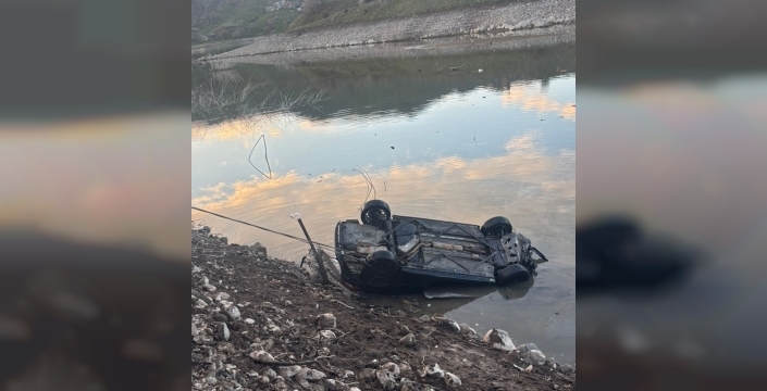 Elazığ'da baraj gölüne düşen otomobilin sürücüsü yaralandı
