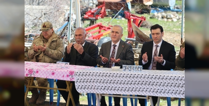 Elazığ Valisi Hatipoğlu'ndan şehit polise taziye ziyareti