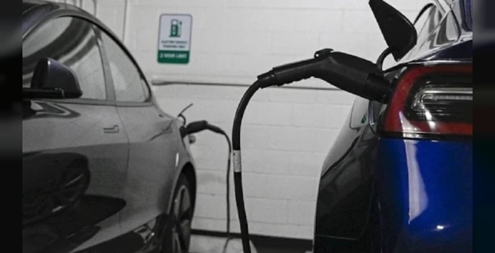 Elektrikli araç pazarında şok gelişme: Otomotiv devi üretimi durdurdu, binlerce kişi etkilendi