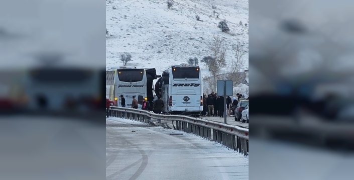 Erzurum'da korkunç kaza: 2 otobüs, 2 tır birbirine girdi, 5 yaralı!