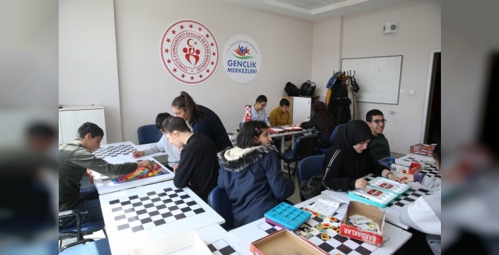 Erzurum'da 'melekler' gençlik merkezinde umutla gülümsüyor: 6 yıllık 'Meleklerle Bir Gün' projesi hayat buluyor