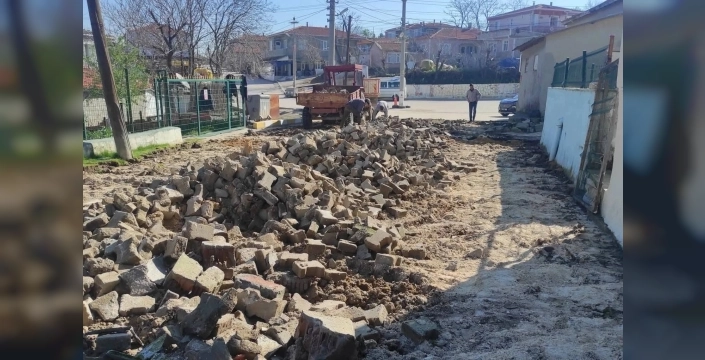 Esetçe'de kış sonrasında yol seferberliği başladı