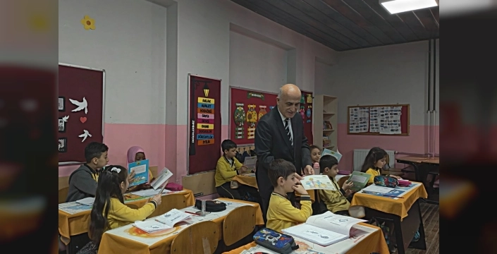 Gemlik Kaymakamı Canbaba'dan minik kalplere ziyaret: Öğrencilerle keyifli anlar