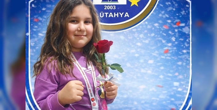 Genç Kick Boksçu İdil Çakır'dan Türkiye İkinciliği: Kütahya'ya Gümüş Madalya Getirdi!