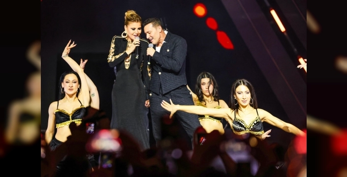 Gülben Ergen ve Mustafa Sandal'dan sahnede unutulmaz düet