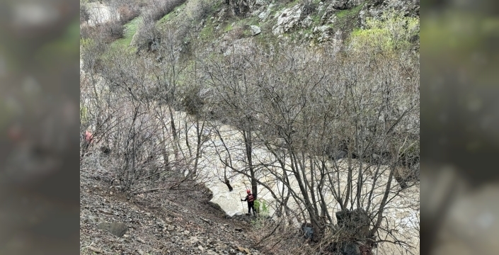 Hakkari'de yürek burkan son: Dereye düşen 8 yaşındaki Osman'ın cansız bedenine ulaşıldı