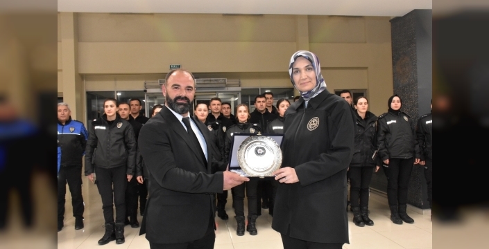 İçişleri Bakan Yardımcısı Yiğitbaşı, '65 Karede Van Emniyeti' sergisinin açılışını yaptı