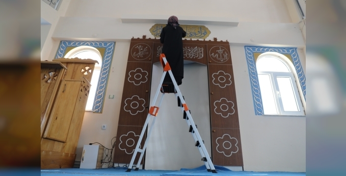 Iğdır'da gönüllüler Osmanlı motiflerini camilere yeniden kazandırıyor