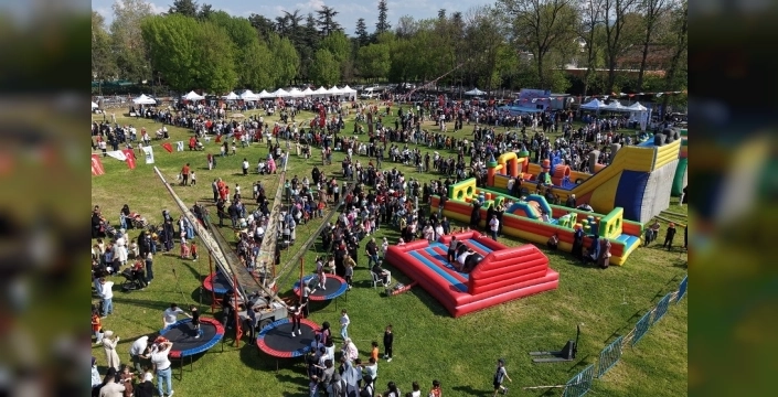 İnegöl'de 23 Nisan coşkusu hafta sonuna taştı: Minikler doyasıya eğlendi