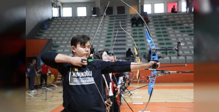 İnegöl'de minik okçular hedefi tam on ikiden vurdu!