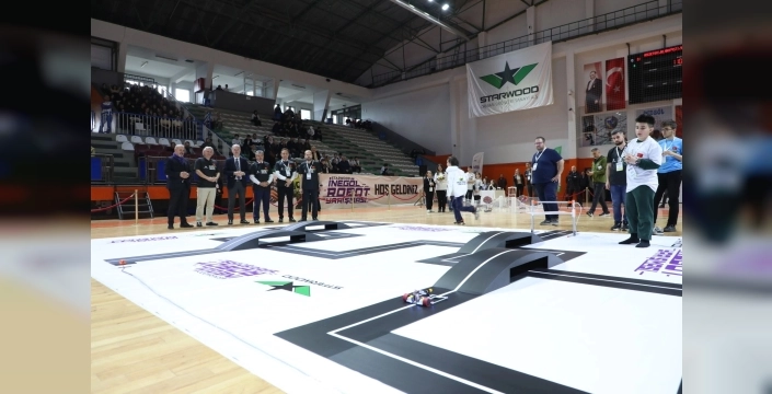 İnegöl'ün 'kodlayan' gençleri robotlarla geleceğe damga vurdu, İnovasyon Ödülü Baykoca takımlarının!