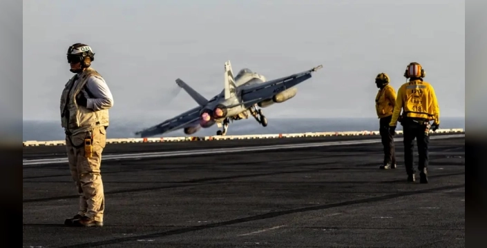 İran'da düşen ABD uçağının pilotu için nefesler tutuldu: Hem ABD hem İran arıyor!